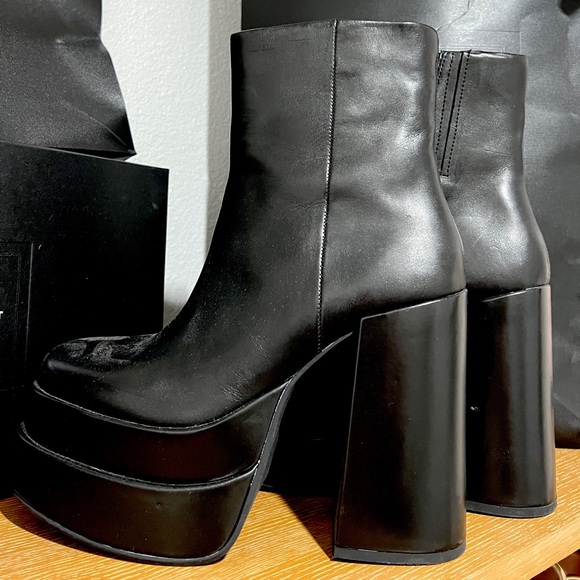 🖤Brand new! Never worn! Cobra Black Platform Boots! - Picture 2 of 8
